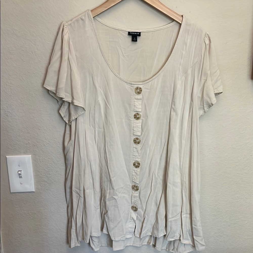 Torrid Tan and Cream Flutter Sleeve Blouse